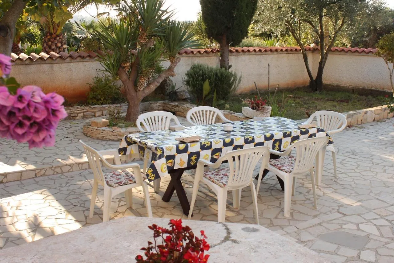Apartments With A Parking Space Medulin - 7386 Croatia
