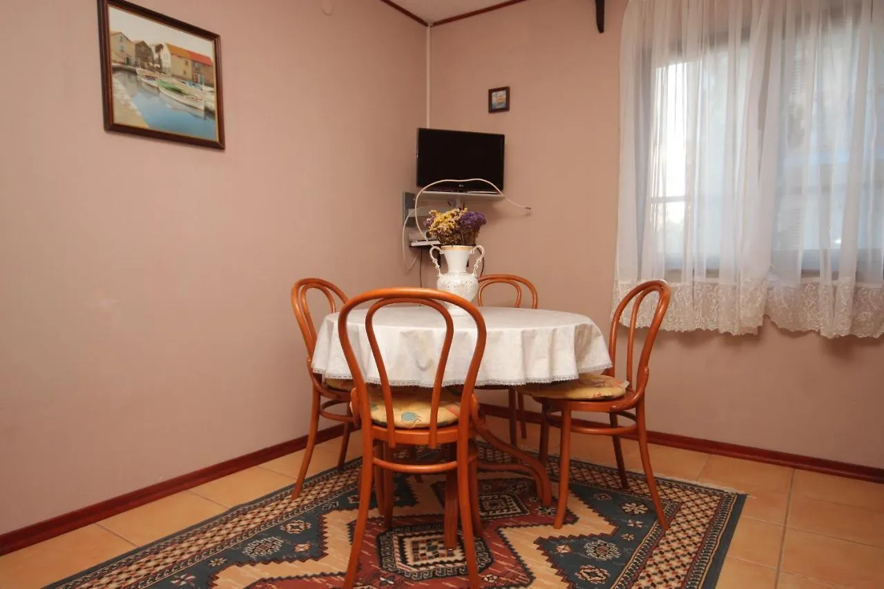 Apartments With A Parking Space Medulin - 7386 Croatia